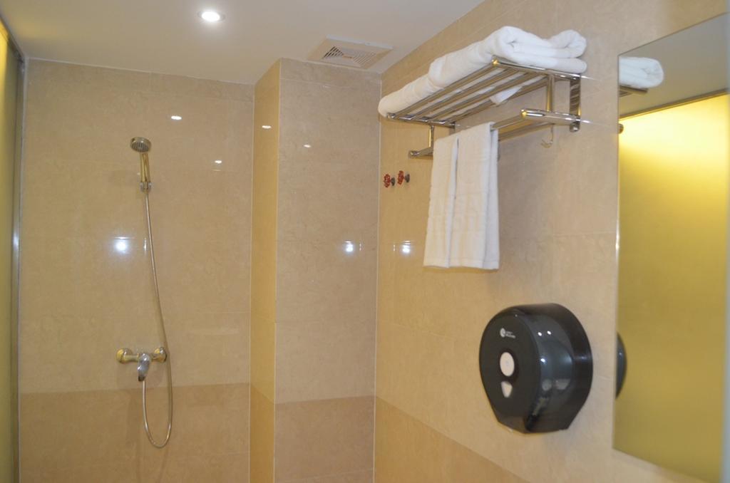 Good Luck Hotel Yangon Extérieur photo