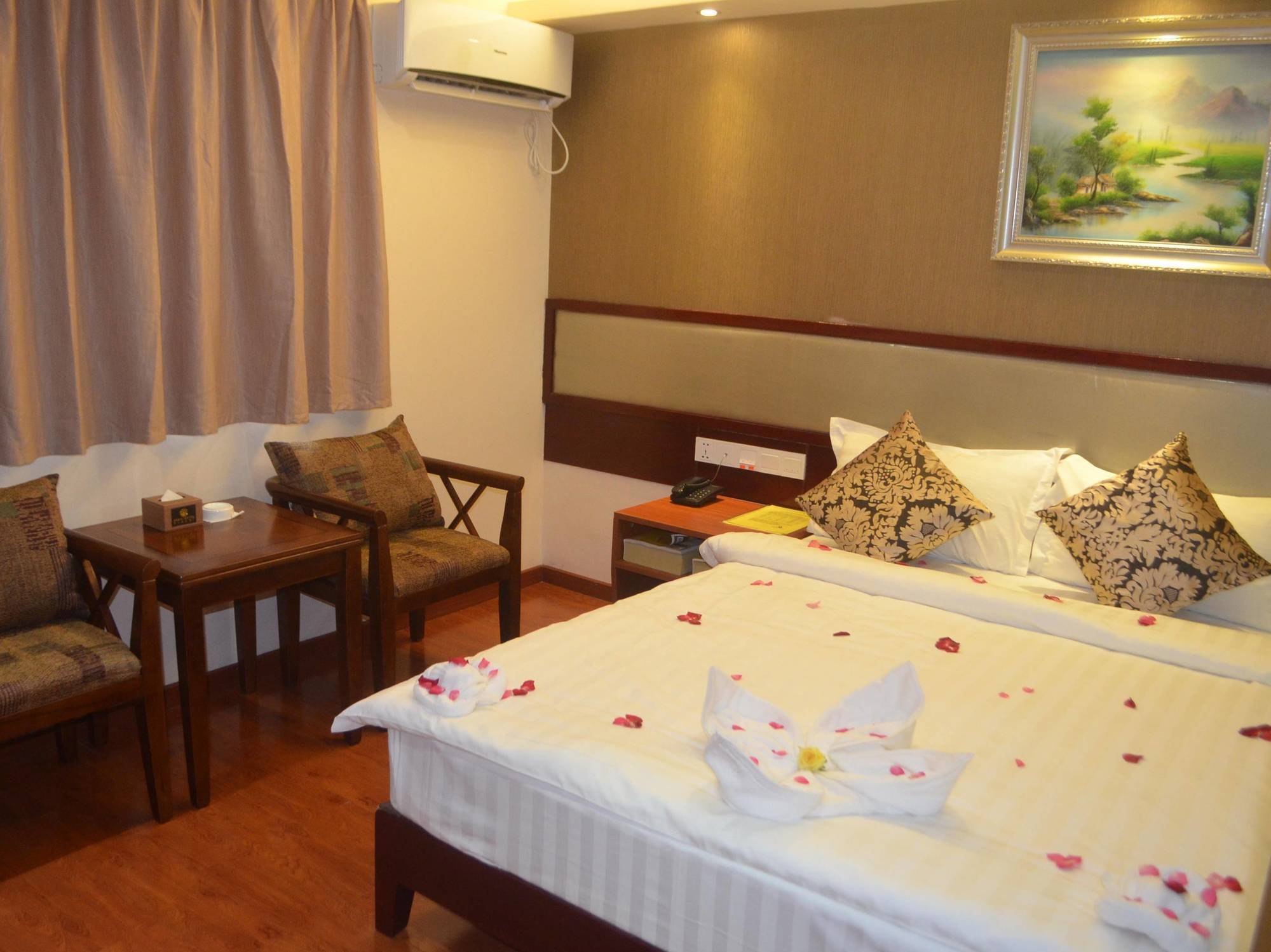 Good Luck Hotel Yangon Extérieur photo