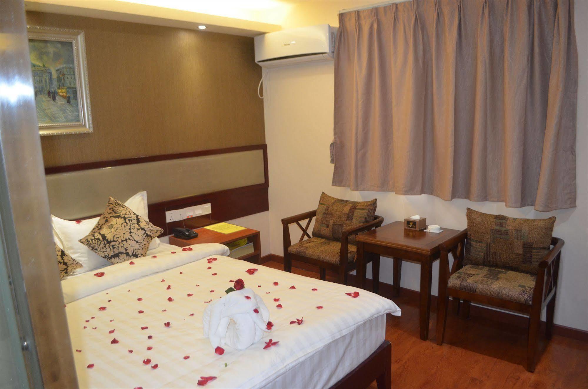 Good Luck Hotel Yangon Extérieur photo
