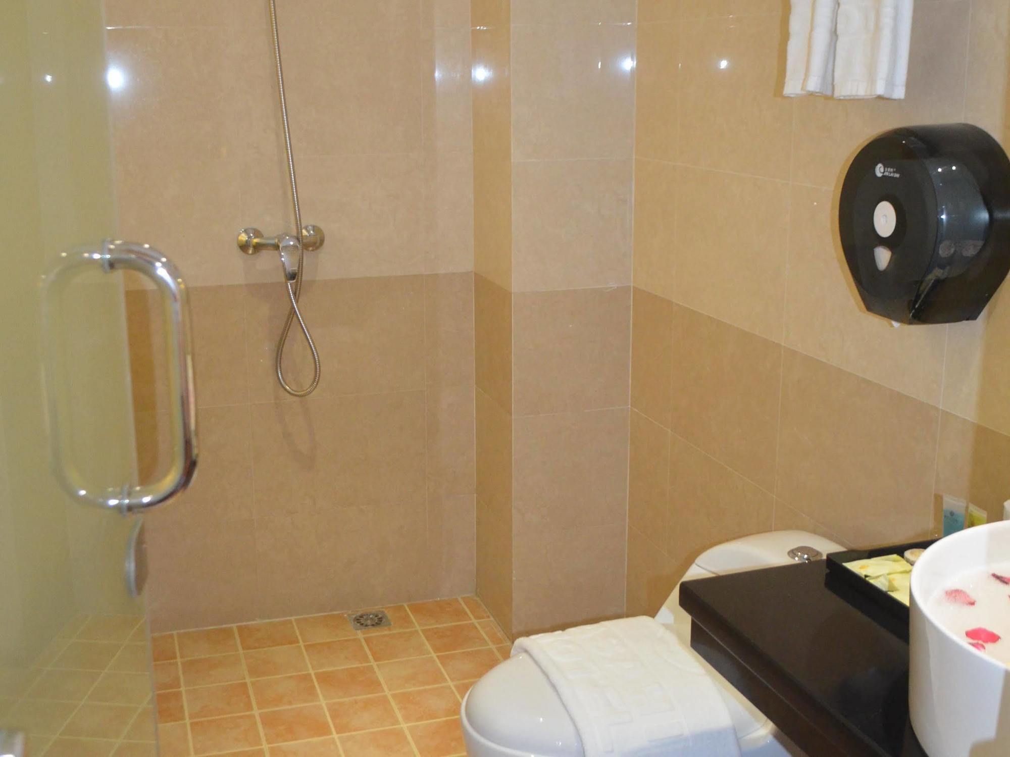 Good Luck Hotel Yangon Extérieur photo