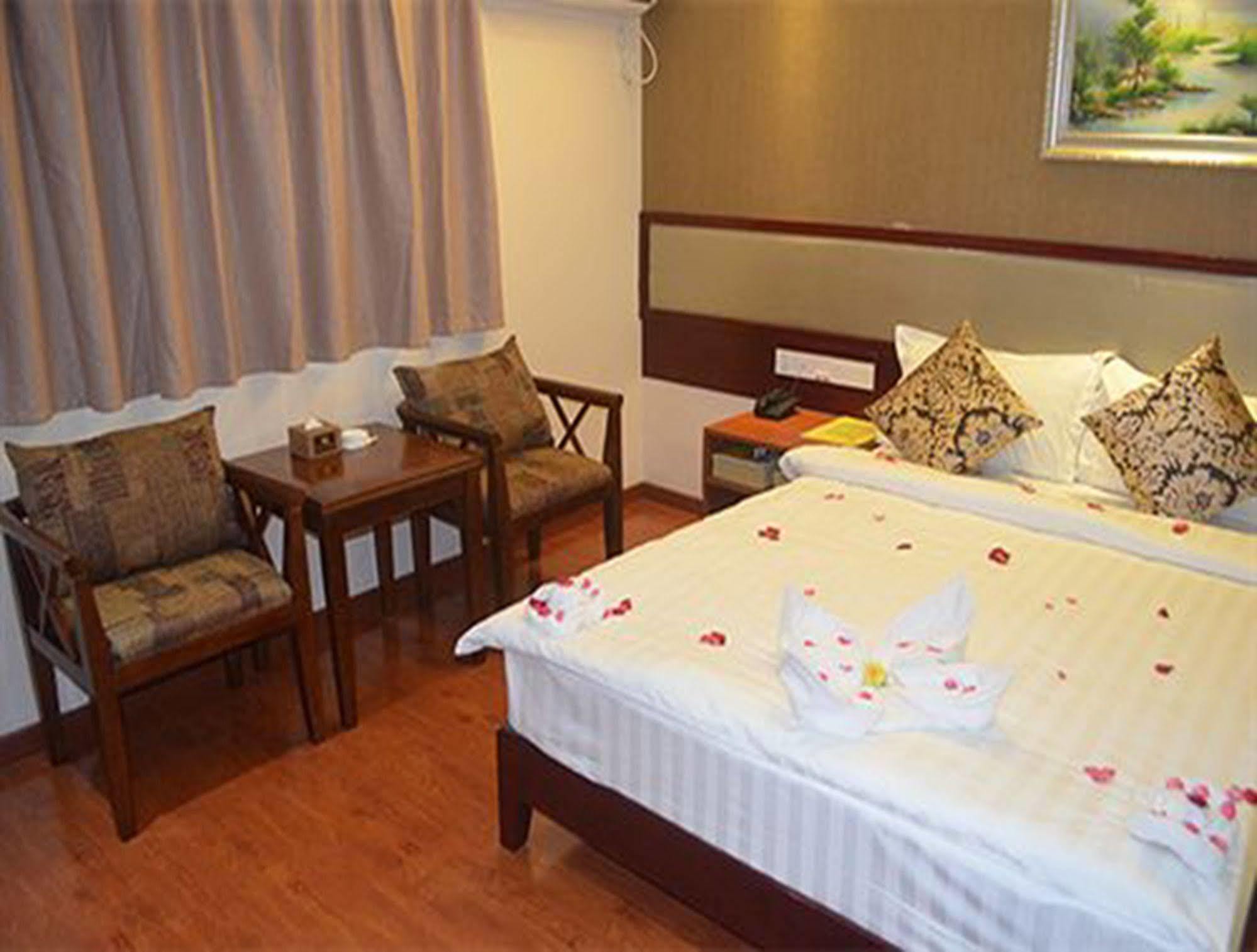 Good Luck Hotel Yangon Extérieur photo