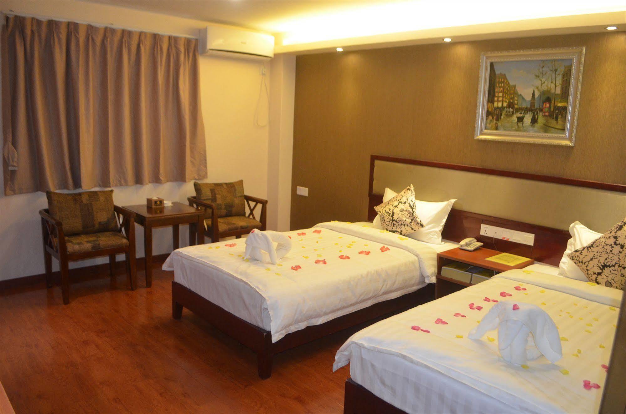 Good Luck Hotel Yangon Extérieur photo